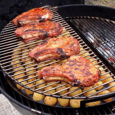 Подставка второго уровня для решетки Slow 'N Sear EasySpin для угольных грилей 57 см